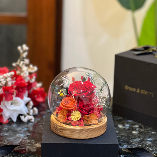 Forever Flowers Garden – Red, preserved red roses in a glowing glass dome